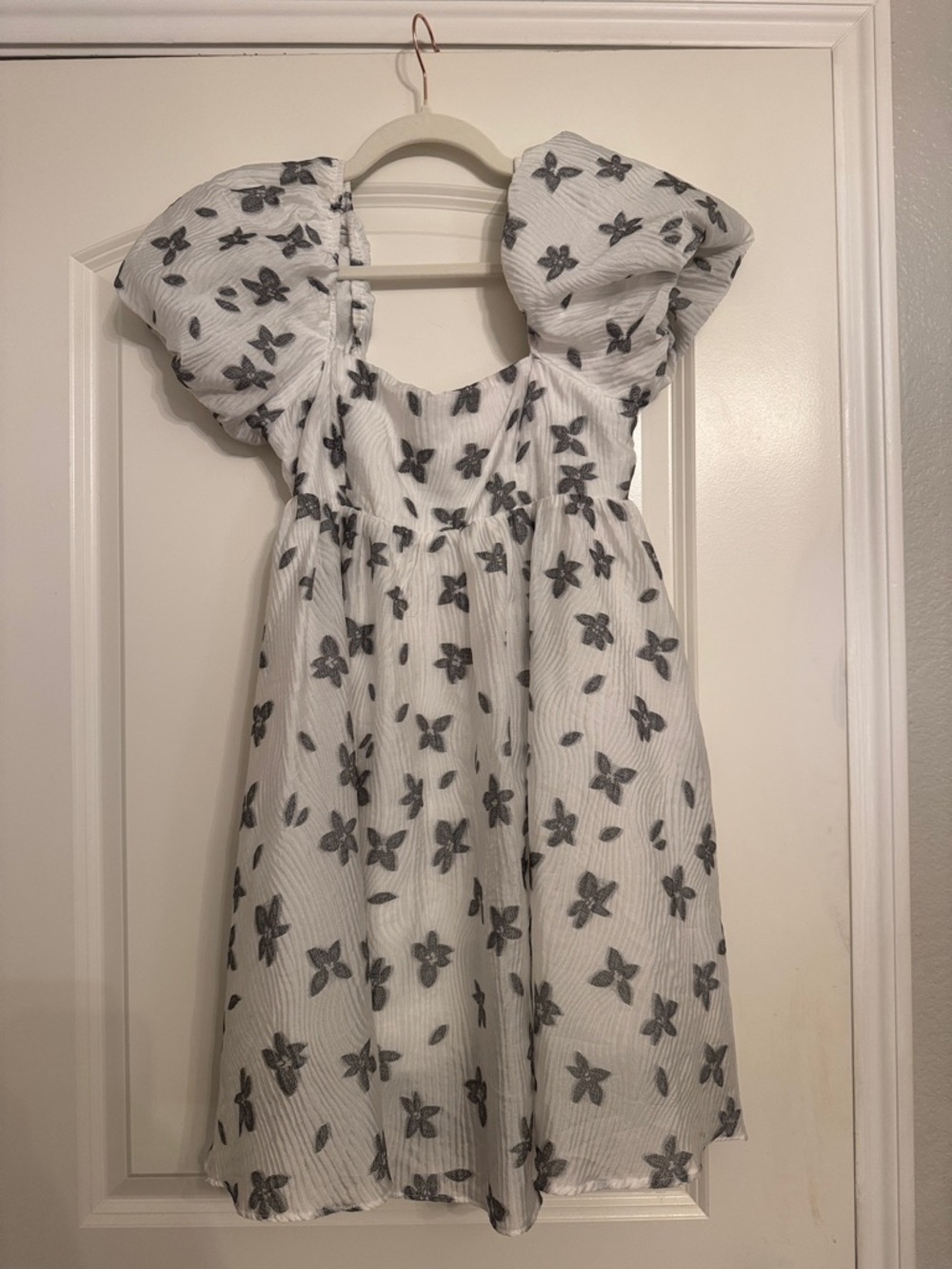 White & Gray Floral Puff-Sleeve  Dress